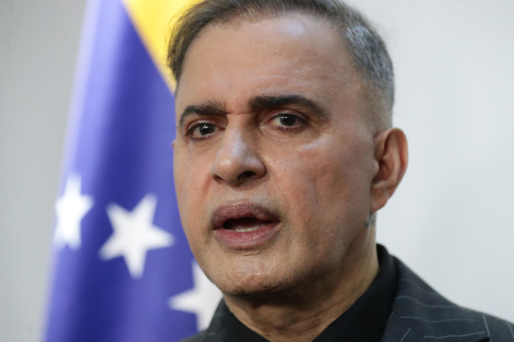 El fiscal general de Venezuela, Tarek William Saab, habla en una rueda de prensa en el Ministerio Público, este jueves, en Caracas (Venezuela). EFE/ Ronald Pena R