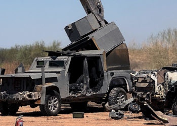 Narcos usan autos ‘monstruo’ con blindaje artesanal para luchar en la frontera México-EEUU