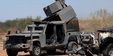 Narcos usan autos ‘monstruo’ con blindaje artesanal para luchar en la frontera México-EEUU