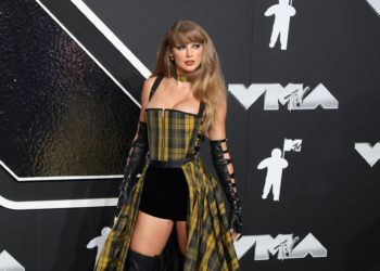 Taylor Swift reina en los MTV VMA con siete premios y agradece el apoyo de su novio