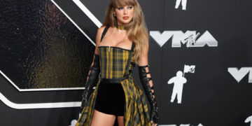 Taylor Swift reina en los MTV VMA con siete premios y agradece el apoyo de su novio