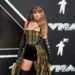 Taylor Swift reina en los MTV VMA con siete premios y agradece el apoyo de su novio