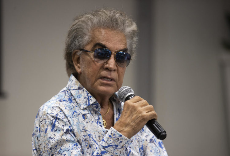 Fotografía de archivo del 28 de septiembre de 2023 del cantante venezolano José Luis Rodríguez 'El Puma', durante una rueda de prensa en Santo Domingo (República Dominicana). EFE/ Orlando Barría