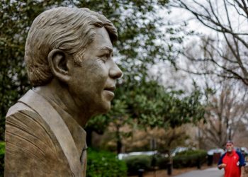 Jimmy Carter llega a centenario convertido en una «fuerza moral», según su amigo Biden