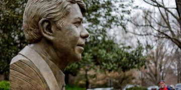 Jimmy Carter llega a centenario convertido en una «fuerza moral», según su amigo Biden