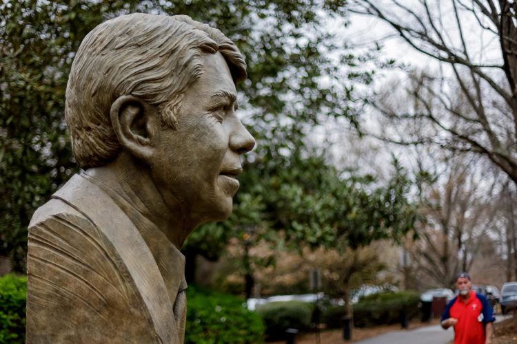 Imagen de archivo de un busto del expresidente de EE. UU., Jimmy Carter. EFE/EPA/ERIK S. LESSER