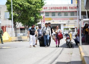 Frontera / Unos 2.800 venezolanos migran diariamente  por los puentes internacionales con Colombia