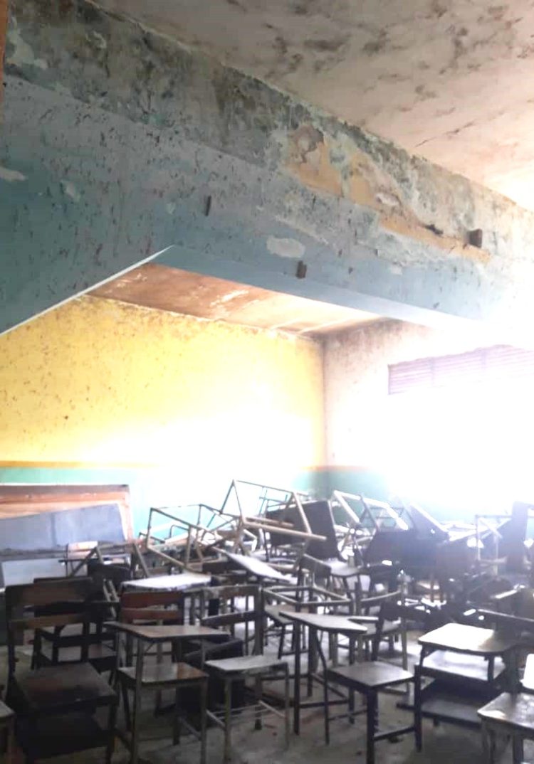 Escuela “Eloísa Fonseca” de Valera: filtraciones en el techo y falta de dotación de mesas-sillas (Fotos Suma Trujillo)