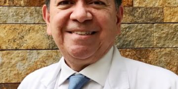 Médico trujillano triunfa en Chile con “innovadora terapia nefrológica”   