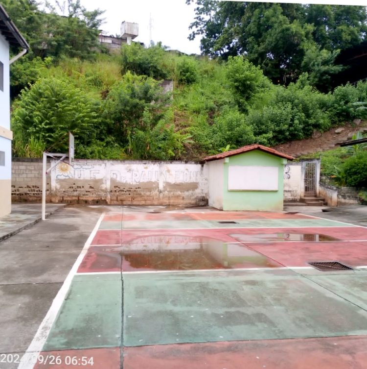 Docentes inician año escolar con “sueldos de hambre y precarias condiciones”