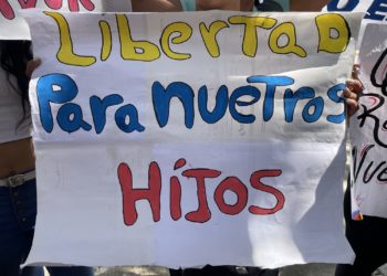Tras dos meses de angustia, madres de detenidos en represión poselectoral claman por la libertad de sus hijos