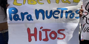 Tras dos meses de angustia, madres de detenidos en represión poselectoral claman por la libertad de sus hijos