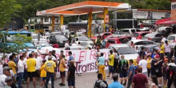 Paro de transportes pone en jaque al Gobierno de Petro