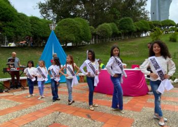 Presentan oficialmente ante la prensa a las candidatas para la «Mini Novia de Trujillo»