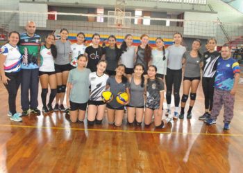 Selección merideña de voleibol lista para el Nacional en Trujillo  