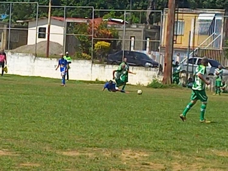 Continúa en  firme la Copa Navidad de Fútbol Máster.