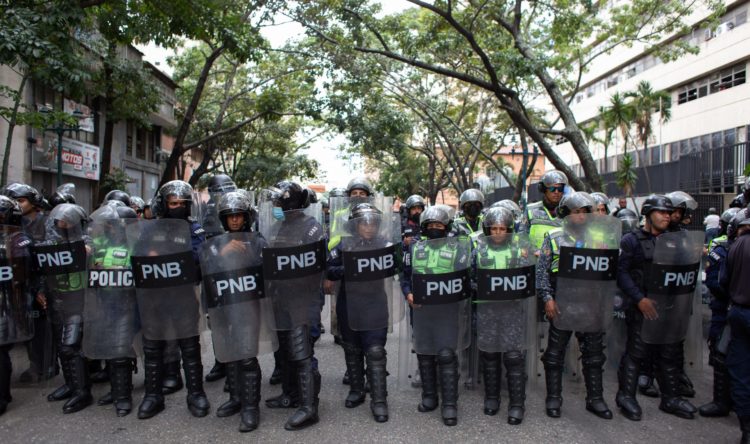 Foto: Luis Morillo  —  policias, PNB, antimotines