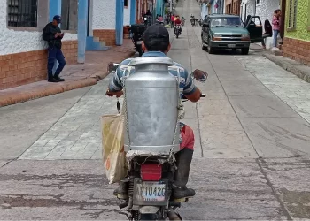 El contrabando de leche desde Colombia afecta la producción en Venezuela