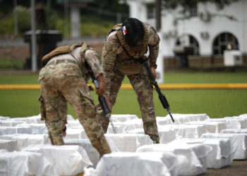 Autoridades panameñas decomisan 3,2 toneladas de cocaína y arrestan a cuatro colombianos