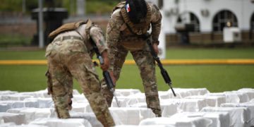 Autoridades panameñas decomisan 3,2 toneladas de cocaína y arrestan a cuatro colombianos