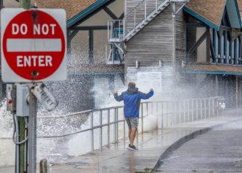 Helene sube a categoría 4 y produce inundaciones en Florida y apagones en sureste de EEUU