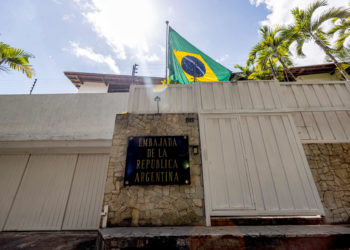 Argentina rechaza decisión de Caracas de revocar a Brasil representación de sus intereses