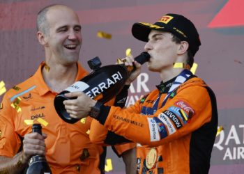 Piastri se doctora en Baku, en un final marcado por el accidente de Sainz y ‘Checo’