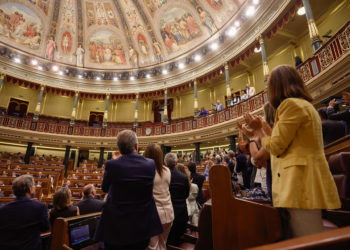 Congreso español reconoce a Edmundo González como presidente mientras Sánchez opta por mediación