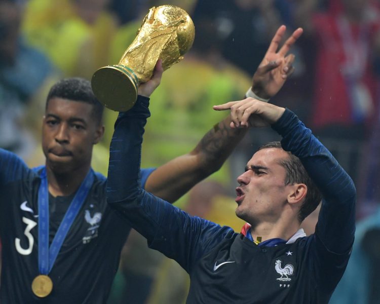 Griezmann, con la Copa del Mundo de Rusia 2018. EFE/EPA/PETER POWELL