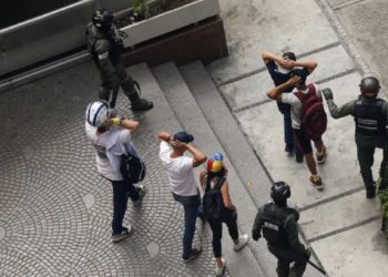 Protestas poselectorales: denuncian que adolescentes detenidos fueron torturados en la sede de la PNB