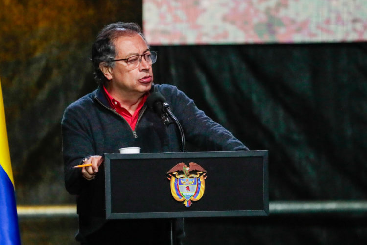 El presidente de Colombia, Gustavo Petro, habla durante un evento gubernamental en Bogotá (Colombia). EFE/Carlos Ortega