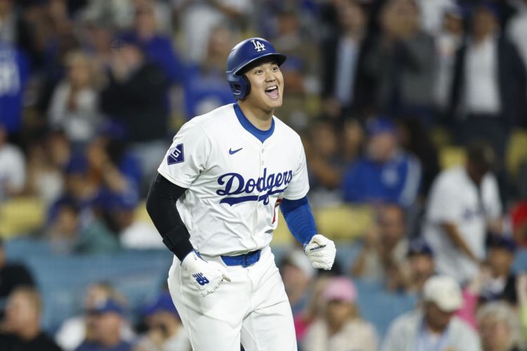 Shohei Ohtani, de Los Angeles Dodgers celebra durante un partido de la Major League Baseball (MLB). EFE/CAROLINE BREHMAN