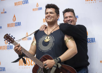 El colombiano Carlos Vives desvela su figura de cera en museo en Ciudad de México