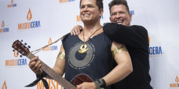 El colombiano Carlos Vives desvela su figura de cera en museo en Ciudad de México