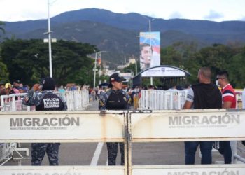 Colombia podría dar salvoconducto para que  venezolanos en espera de refugio puedan laborar