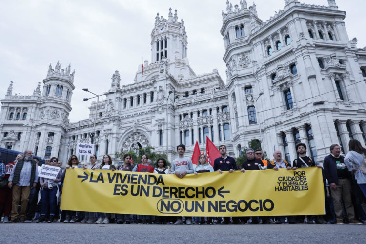 Manifestación de este domingo en Madrid contra los elevados precios de los alquileres de vivienda. EFE/Chema Moya