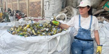Venezolanos sobreviven vendiendo material reciclable en Cúcuta