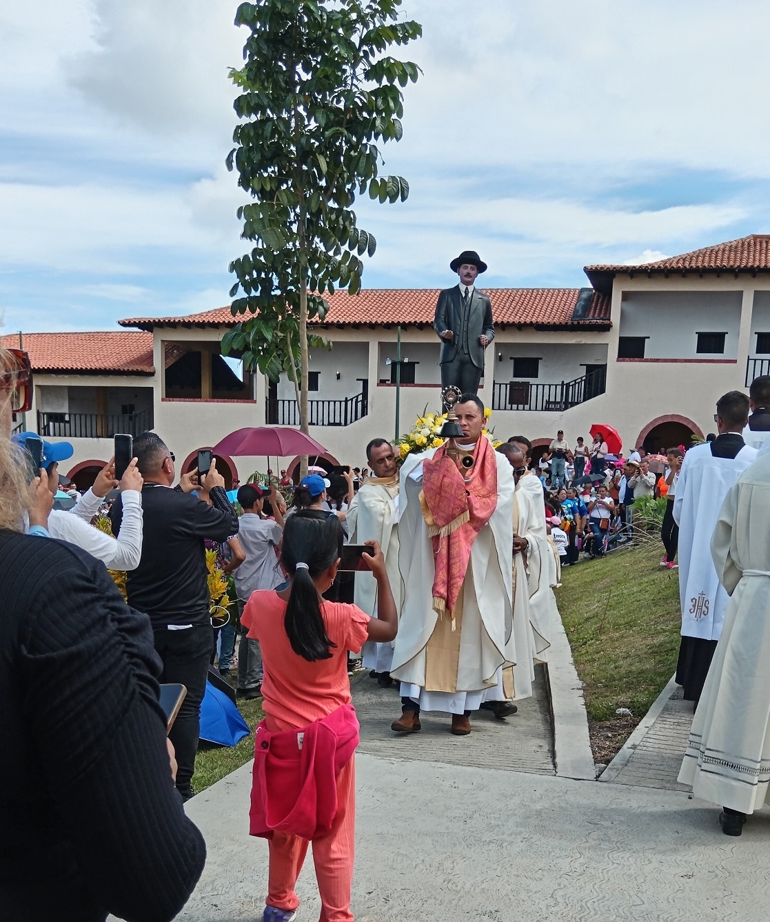 The Diocesan Bishop in Isnotú: “The doctor of the poor practiced poverty and charity”