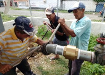 Alcaldía de Sucre instaló llave que contribuirá con el suministro de agua en sector de Inavi