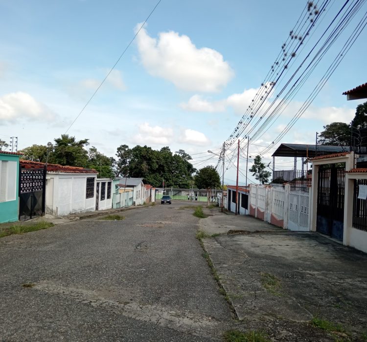 Esta es la avenida 4 B, o calle Antonio Olmos en completo abandono.