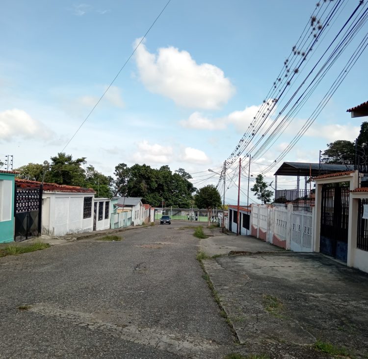 Avenida 4 B, o calle Antonio Olmos donde está ubicada la escuela Francisco de Miranda.