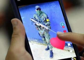 Influenciadores del conflicto armado instrumentalizan las redes sociales en Colombia