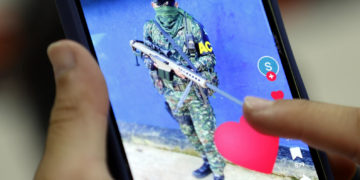 Influenciadores del conflicto armado instrumentalizan las redes sociales en Colombia