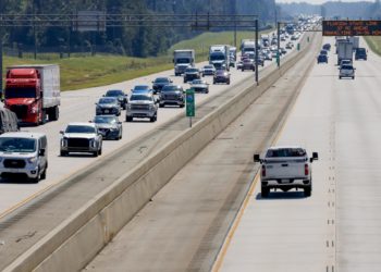 Comienzan a llenarse los refugios mientras miles evacúan en Florida ante llegada de Milton