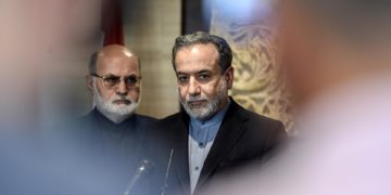 Israel sigue los bombardeos en busca de líderes de Hizbulá mientras Irán honra a Nasrala