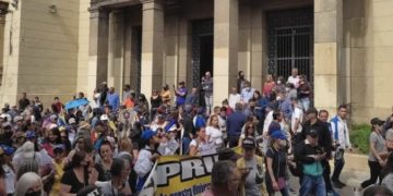 ULA reinició sus actividades y los trabajadores siguen reclamando mejores salarios