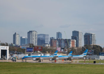 Avanza en el Congreso de Argentina un proyecto para privatizar la mayor aerolínea del país