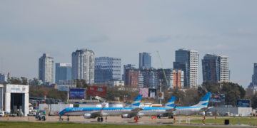 Avanza en el Congreso de Argentina un proyecto para privatizar la mayor aerolínea del país