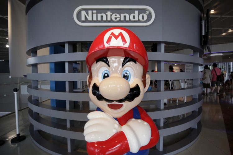 Imagen de archivo de una figura de Super Mario, personaje de un videojuego de Nintendo Co., en la sala de exposición de la compañía en Tokio. EFE/EPA/KIYOSHI OTA *** Local Caption *** 52913239