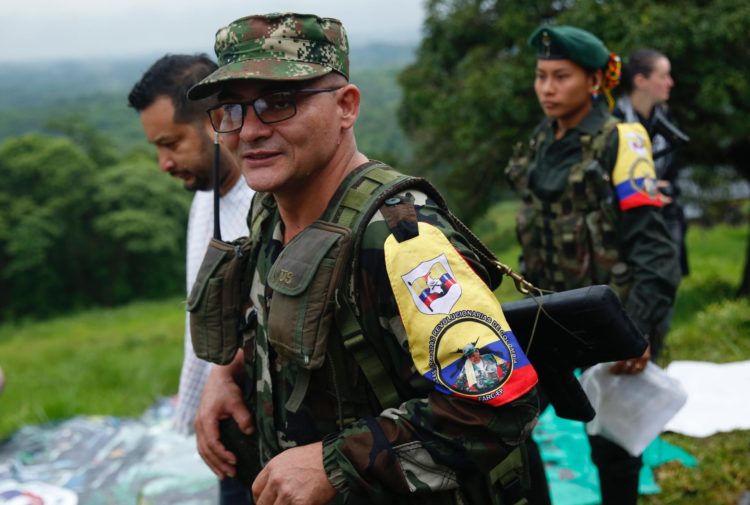 Fotografía de archivo que muestra a alias "Iván Mordisco", comandante general de la disidencia de las FARC. EFE/Ernesto Guzmán